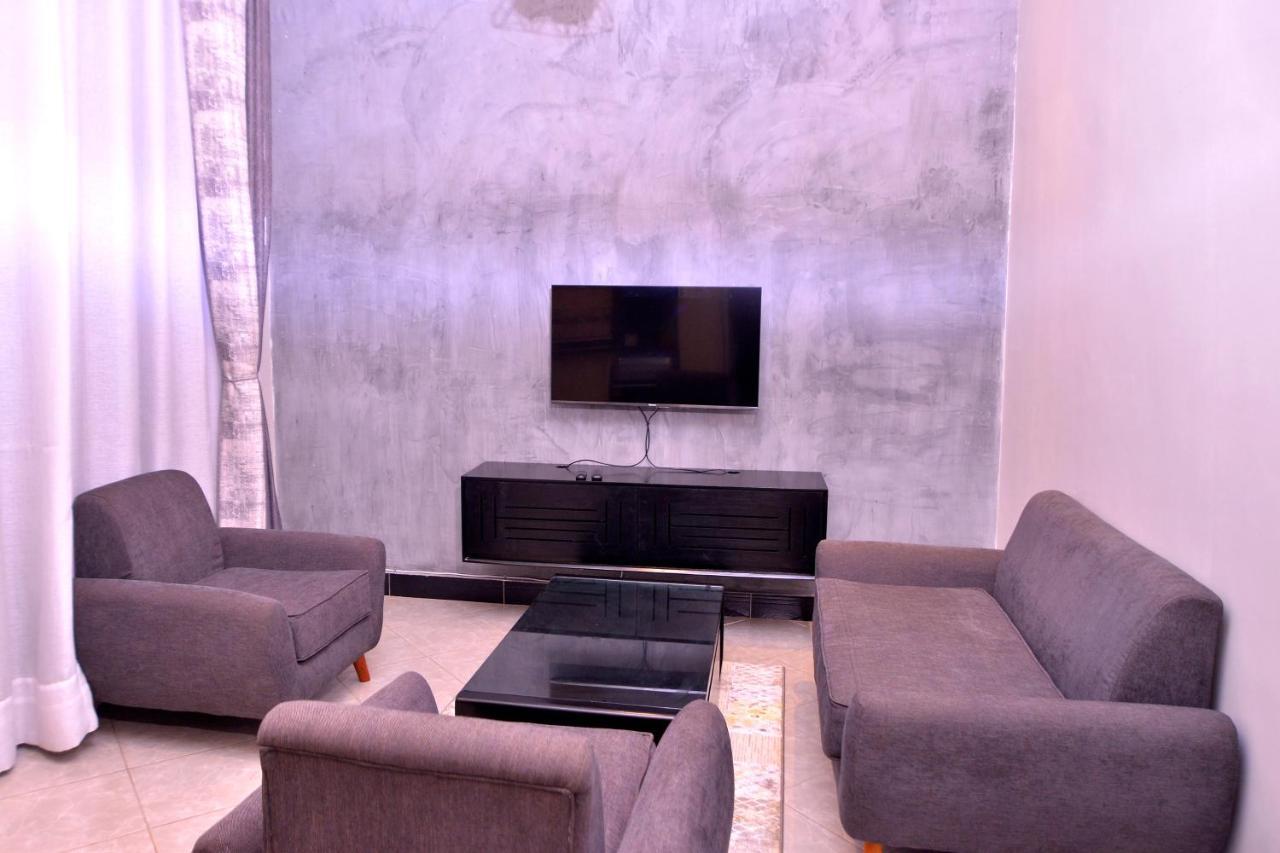 Hilltop Apartments Bwebajja Екстер'єр фото