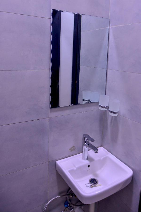 Hilltop Apartments Bwebajja Екстер'єр фото