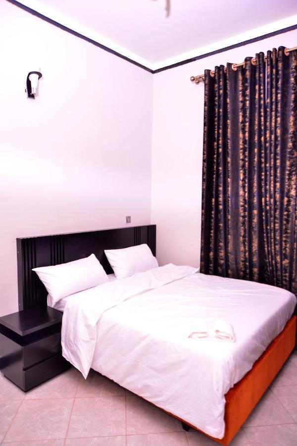 Hilltop Apartments Bwebajja Екстер'єр фото