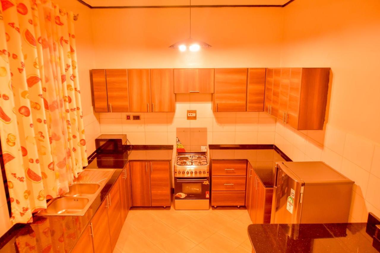 Hilltop Apartments Bwebajja Екстер'єр фото