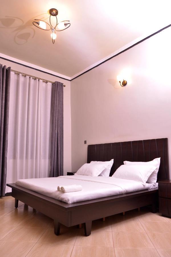 Hilltop Apartments Bwebajja Екстер'єр фото